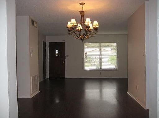 1st image of 835 Okaloosa Ave