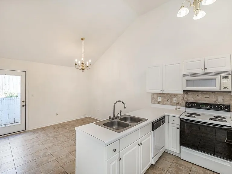 9 Huntress Dr — Photo 16