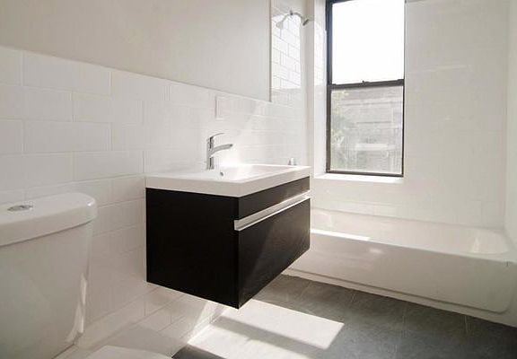 4th image of 426 Bainbridge St #1B