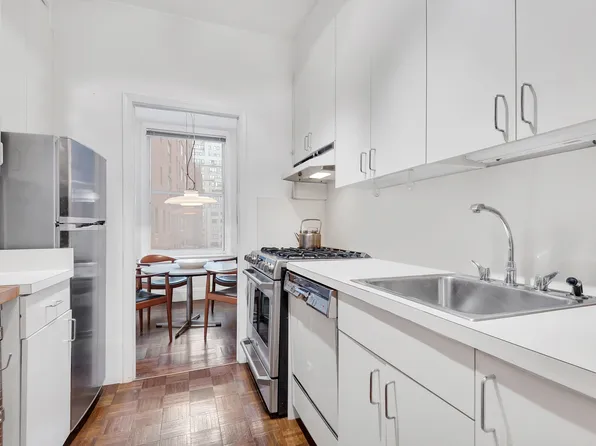 14 Sutton Place South image 3 of 12