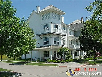 303 California Ave photo 1
