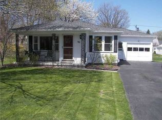 90 Wahl Rd, Irondequoit, NY 14609