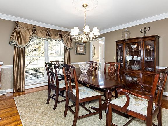 5th image of 212 S Ticonderoga Dr