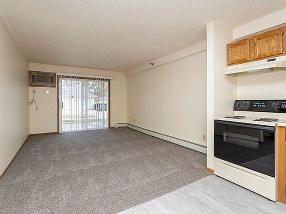5th image of 2625 Vine St APT 404