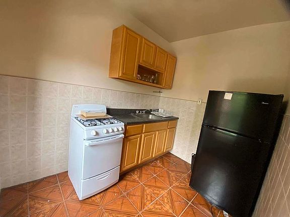 5th image of 225 Madison St #4