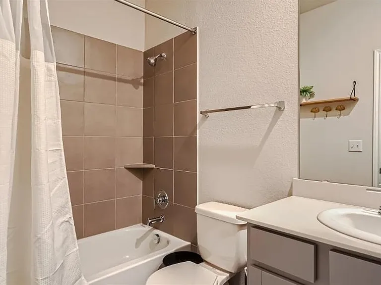 6400 Rounded Pebble Ln — Photo 7