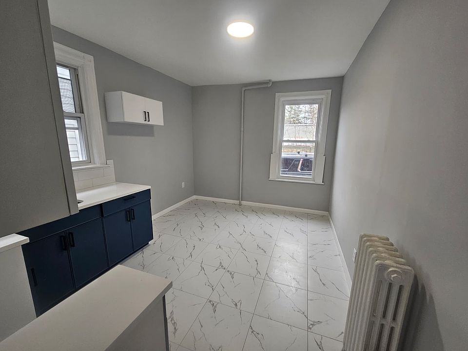 1st image of 262 Oakwood Ave Floor 1