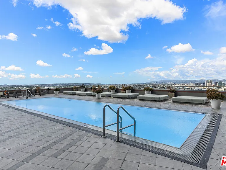 1100 Wilshire Blvd #2911 — Photo 23