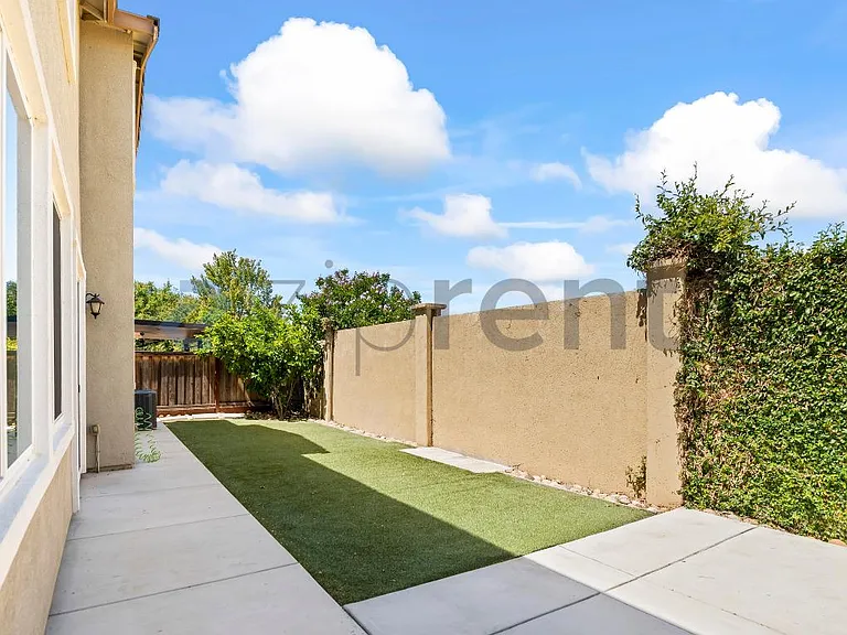 979 Princess Way — Photo 36