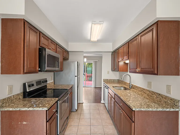 12405 Gooderham Way — Photo 9