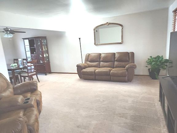 2nd image of 2418 Marlborough Ln