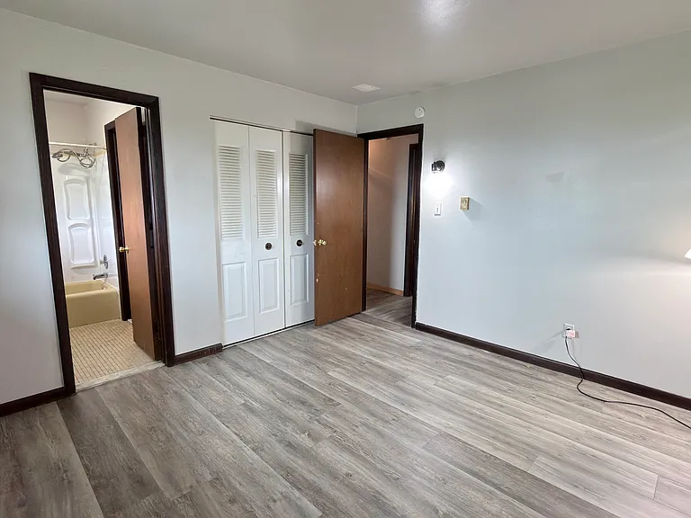 1015 E Hamilton St — Photo 22