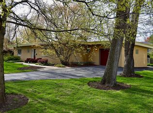 930 Burton Ter, Glenview, IL 60025