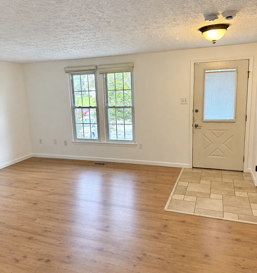 3 bed, 1120 sqft, $2,600 — Photo 3