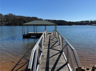 433 Peninsula Rd, West Union, SC 29696