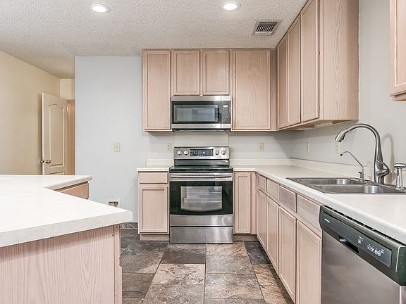 2nd image of 21927 Legend Point Dr