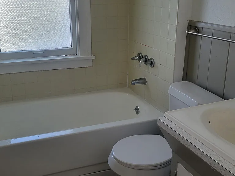 8502 Grand Division Ave #UP — Photo 11