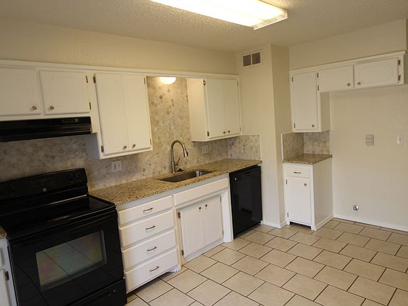 5th image of 121 Stonewood Dr