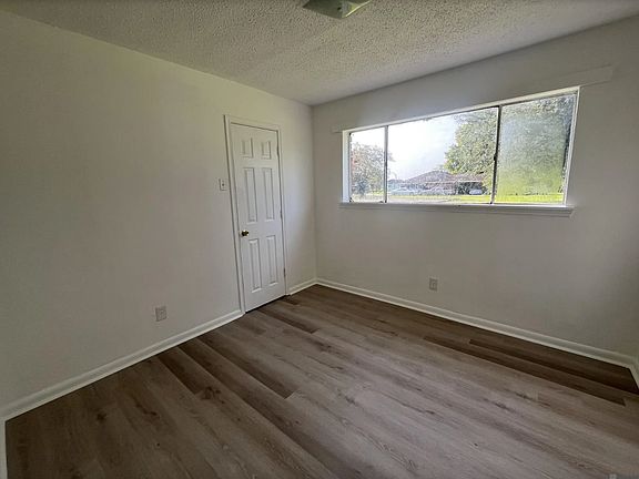 5th image of 130 Evangeline Dr #105
