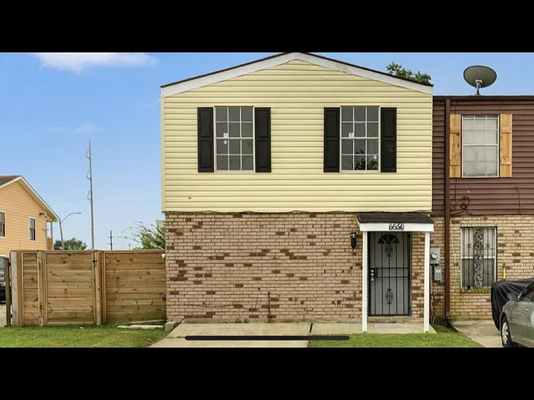 6650 Harbourview Dr — Photo 1