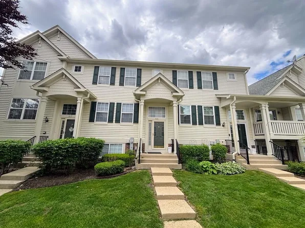 915 Manchester Cir, Grayslake, IL 60030