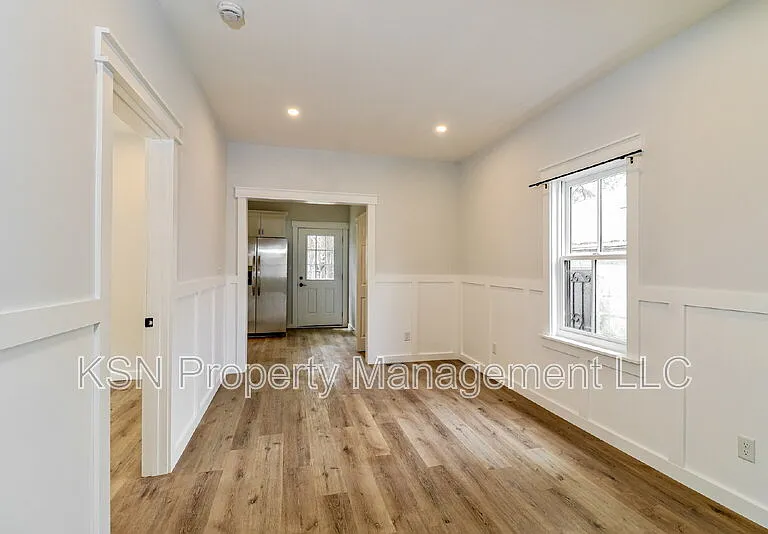 1025 W 38th St — Photo 5