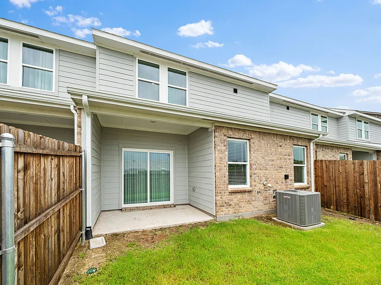 233 Berthe Ct — Photo 5
