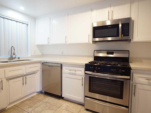 2nd image of 1327 E Ocean Blvd