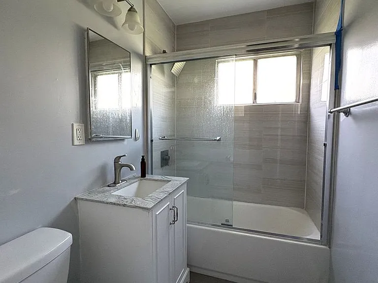 2727 Abbot Kinney Apartments, Venice CA — Photo 24
