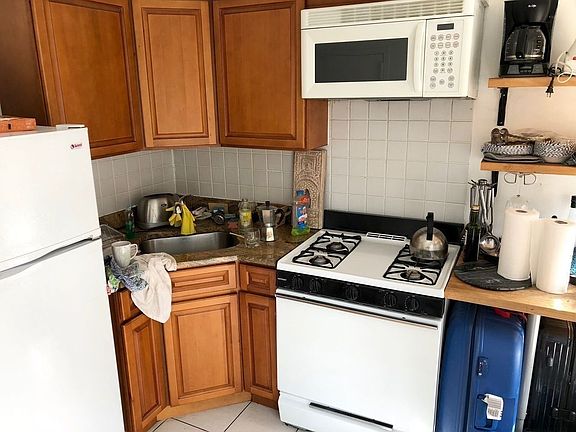 4th image of 120 Leonard St APT 4