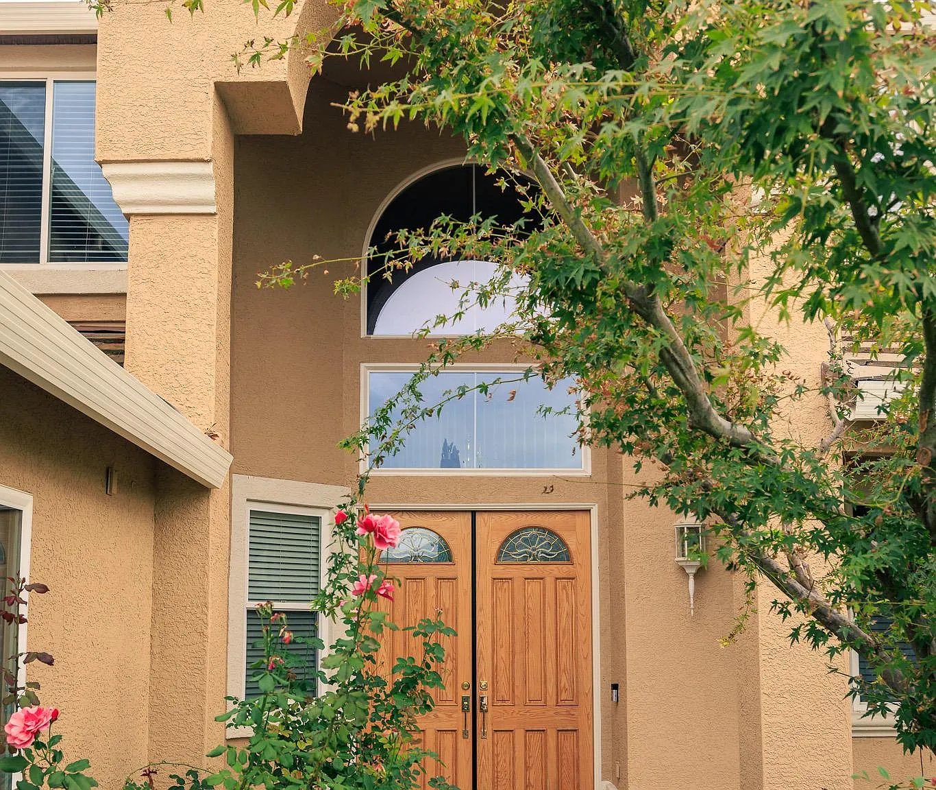 5 bed, 4090 sqft, $4,550 — Photo 3