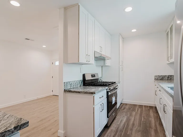 18308 Gresham St — Photo 17