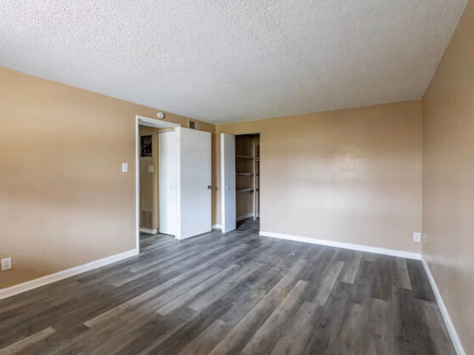 River Pointe Apartments — Photo 4