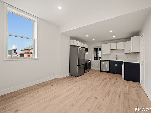 5th image of 542 Main St #3B