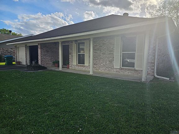 2nd image of 1401 Walnut Dr