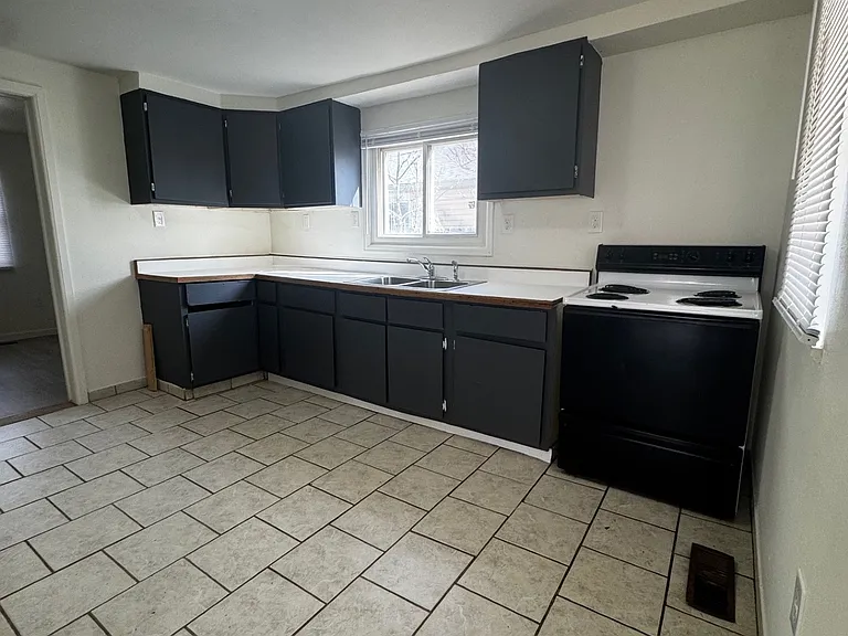502 Troy Ave — Photo 7