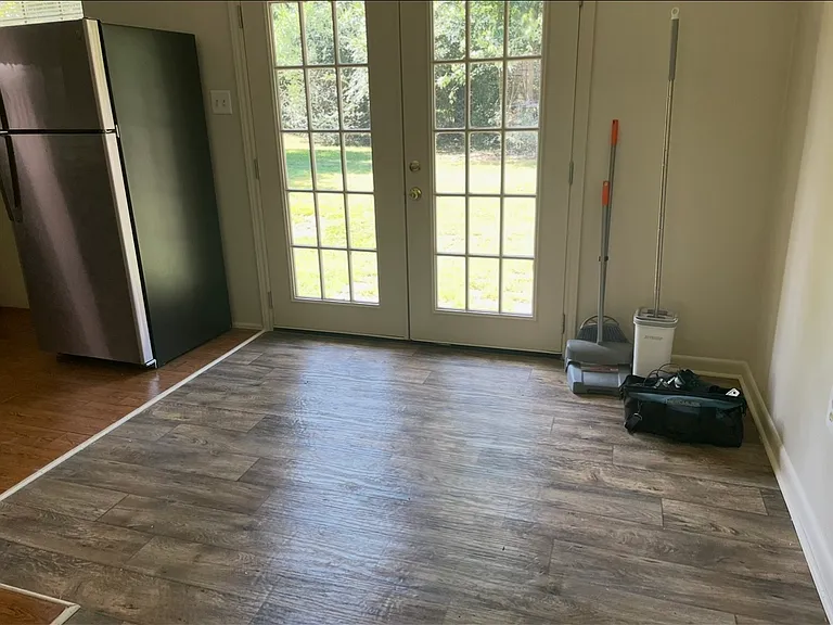 2405 Broadview Ave — Photo 6
