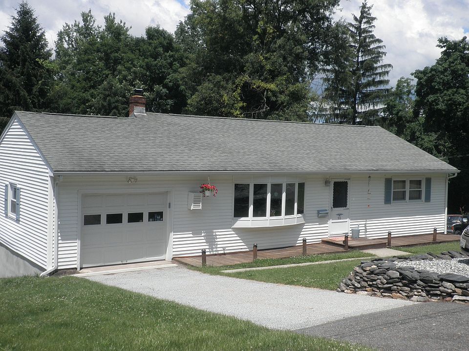 Lovely 2 BR Ranch