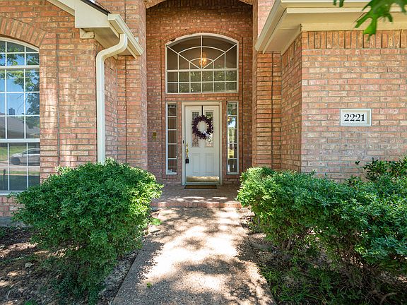 3rd image of 2221 Grinelle Dr