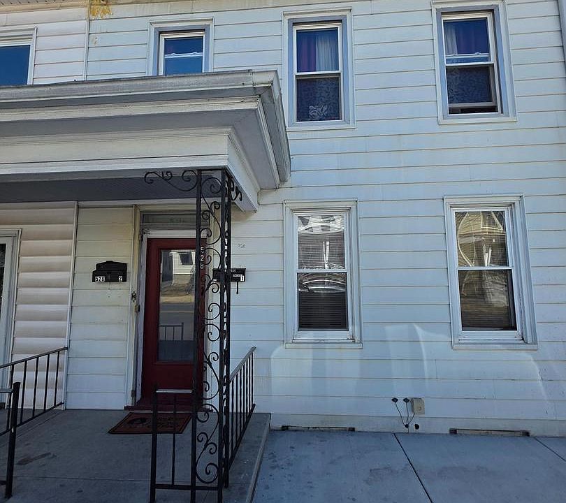 1st image of 528 Maple St