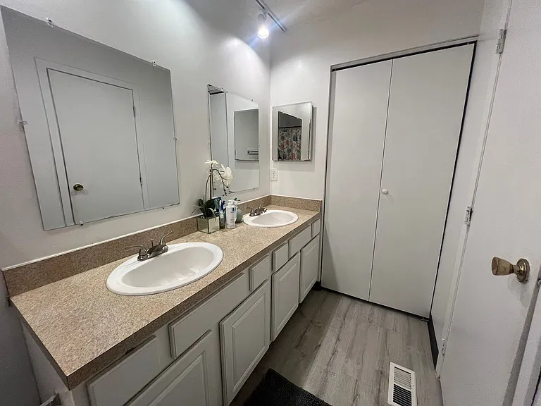 5258 Captains Ct — Photo 40