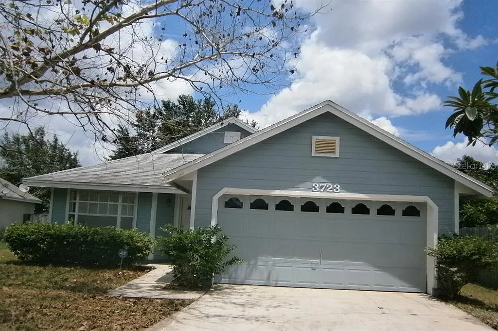3 bed, 2.0 bath, 1370 sqft, $2,000 — Photo 1