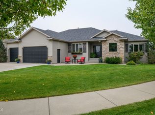 825 Stagecoach Cir, Bismarck, ND 58503