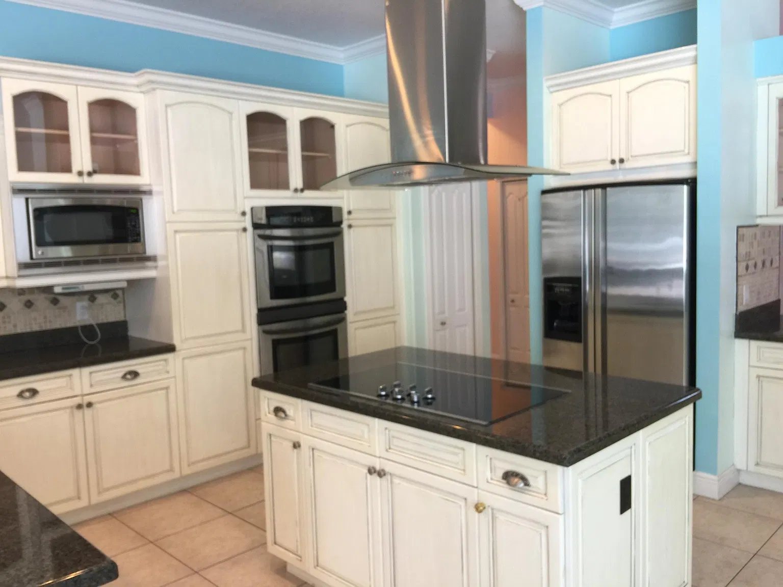 4 bed, 3700 sqft, $5,700 — Photo 2