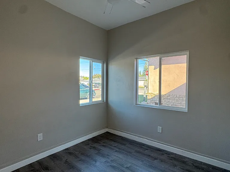 6249-6253 Dorothy Dr — Photo 7