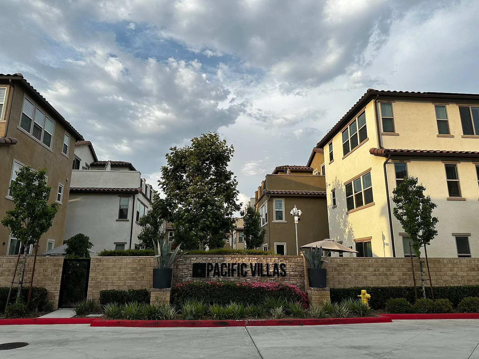 3 bed, 2144 sqft, $3,500 — Photo 3