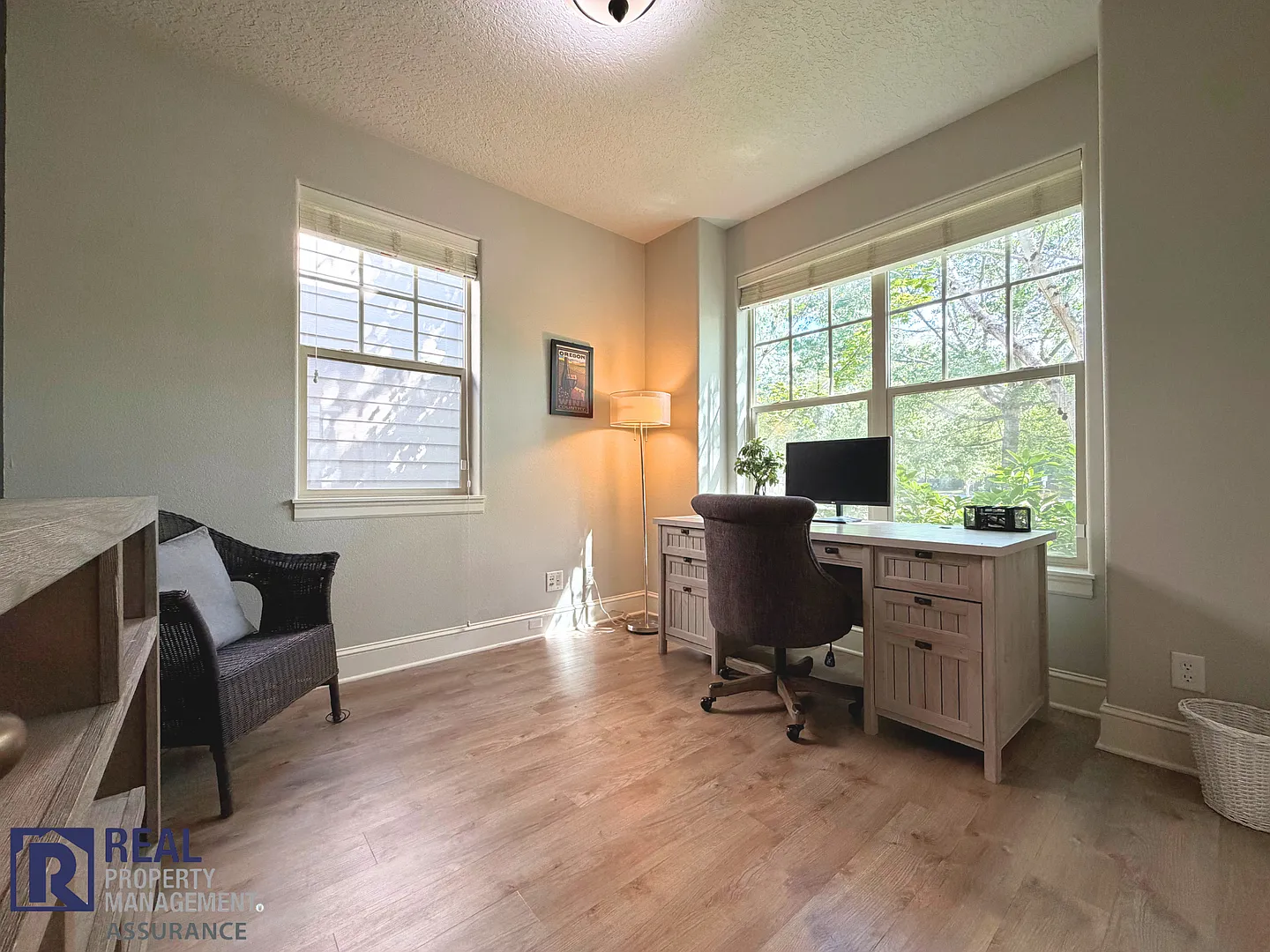 Quiet Furnished Home with Office, River Access & Nearby Hospitals — Photo 3