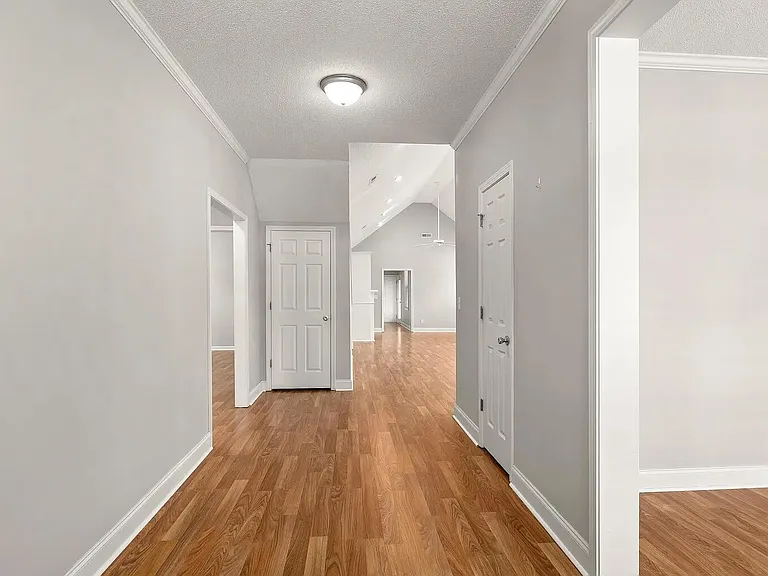 3225 Mayflower Ln — Photo 10