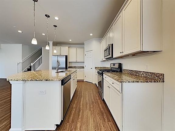 4th image of 105 Basket Grass Ln