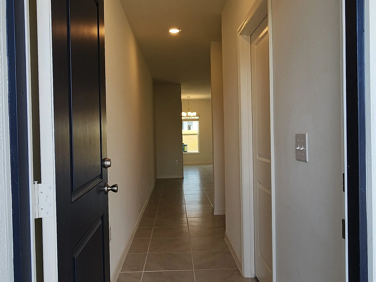 3 bed, 2.5 bath, 1435 sqft, $2,100 — Photo 3
